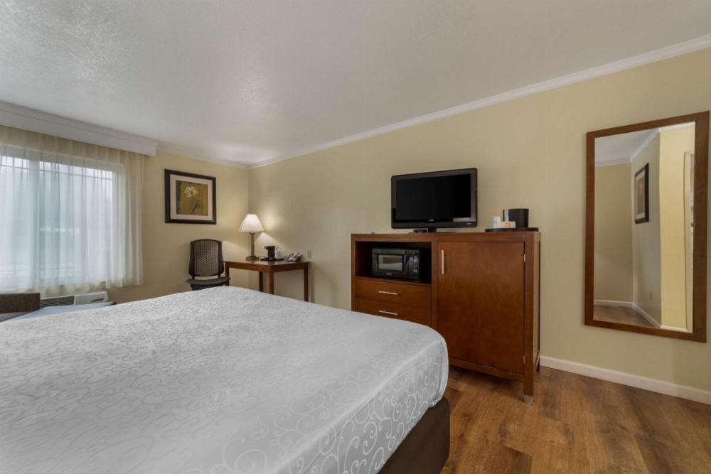 Best Western Plus Northwoods Inn Image 14