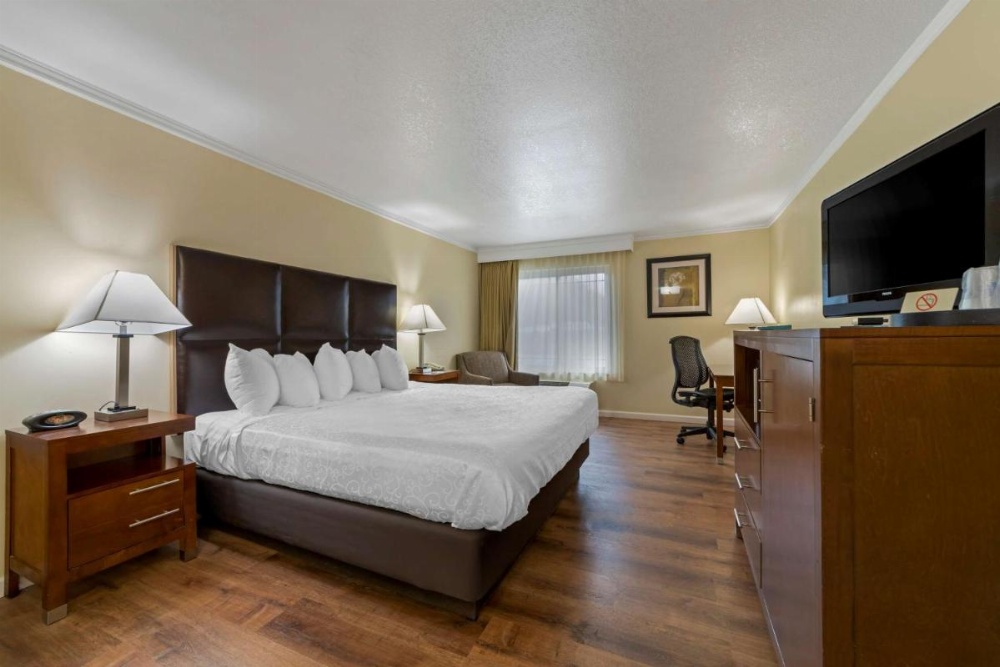 Best Western Plus Northwoods Inn Image 16