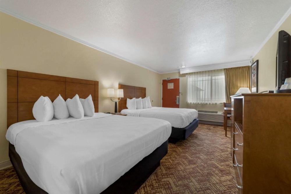 Best Western Plus Northwoods Inn Image 26