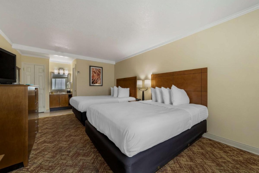 Best Western Plus Northwoods Inn Image 27