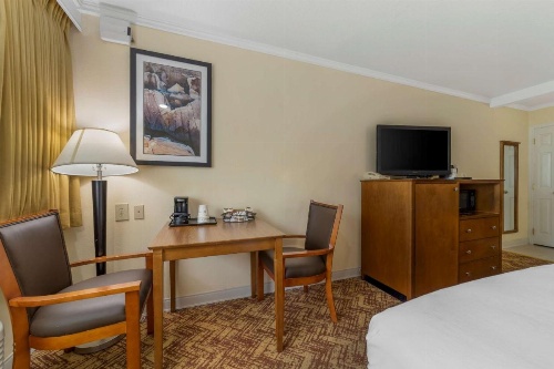 Best Western Plus Northwoods Inn image 28