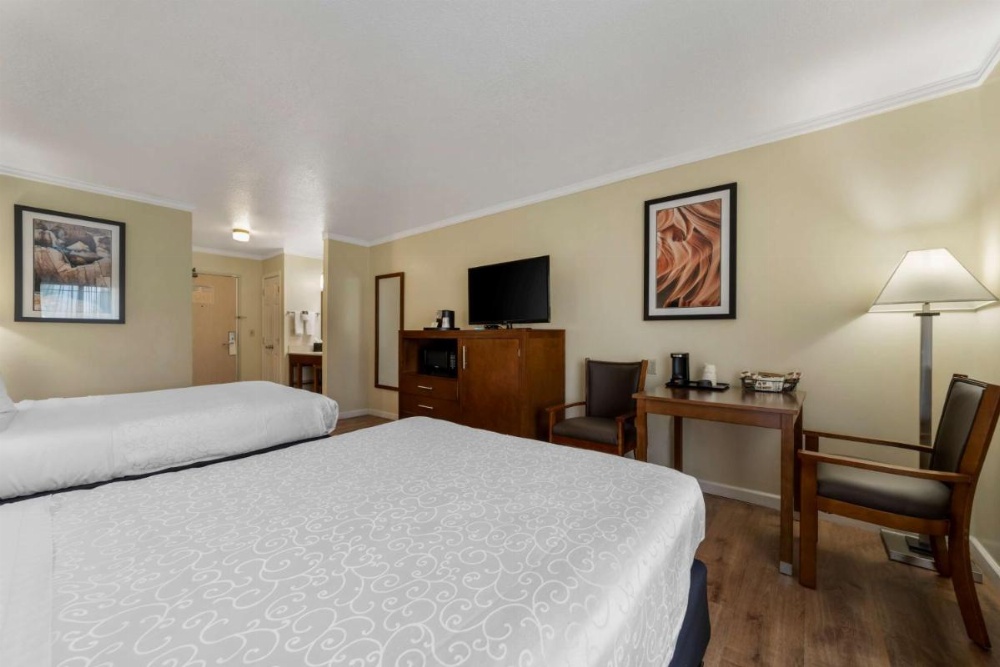 Best Western Plus Northwoods Inn Image 31