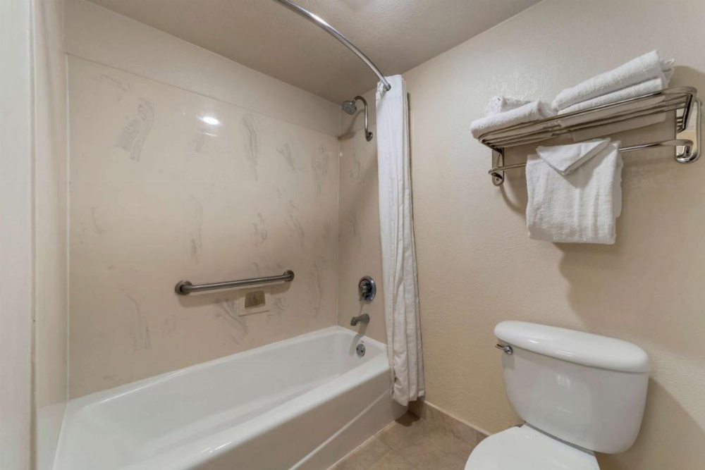 Best Western Plus Northwoods Inn Image 37