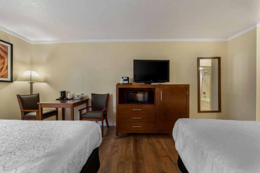 Best Western Plus Northwoods Inn Image 38