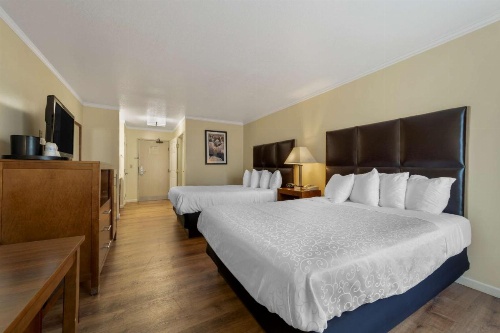 Best Western Plus Northwoods Inn image 40
