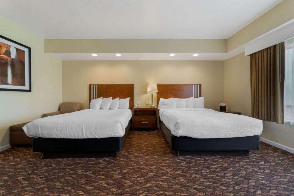 Best Western Plus Northwoods Inn Image 6